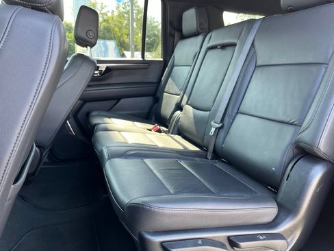 Certified 2025 Chevrolet Suburban Z71 AWD/4WD image 12