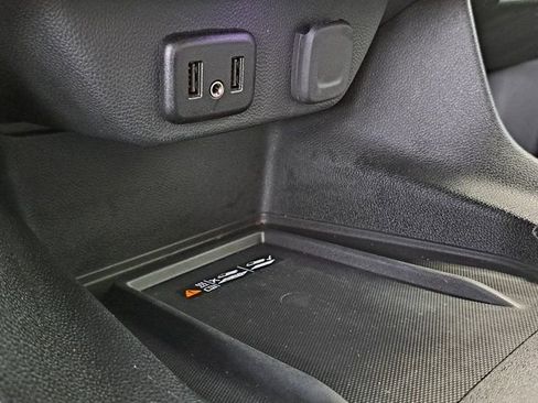 Used 2023 Chevrolet Traverse LT image 18