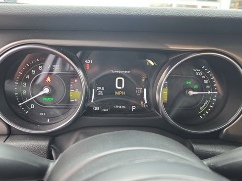 Used 2023 Jeep Wrangler Unlimited w/ Sun & Screen Package image 21