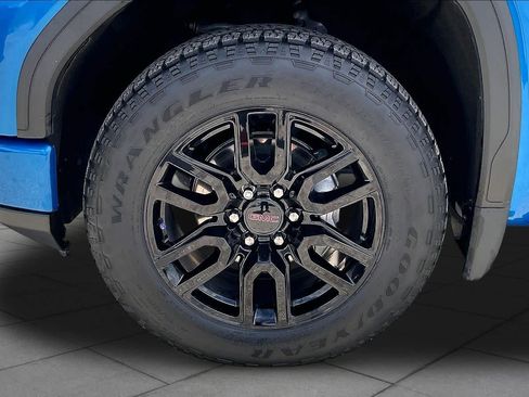 Used 2024 GMC Sierra 1500 Elevation w/ Elevation Premium Package AWD/4WD image 11