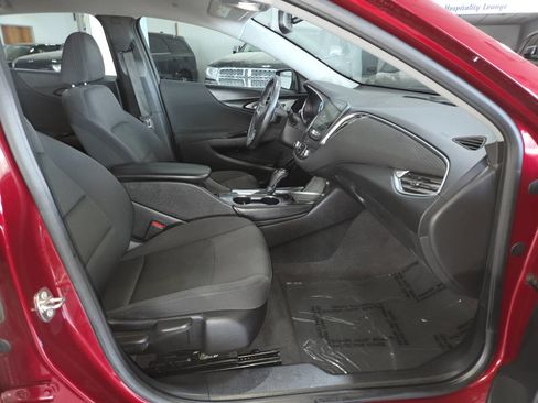 Used 2017 Chevrolet Malibu LT FWD image 25