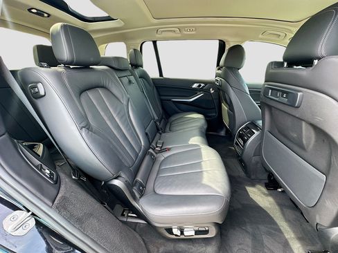 Used 2022 BMW X7 xDrive40i w/ Premium Package AWD/4WD image 28