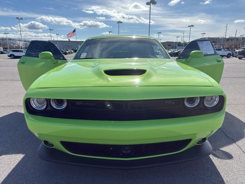 Used 2023 Dodge Challenger R/T w/ Plus Package image 18