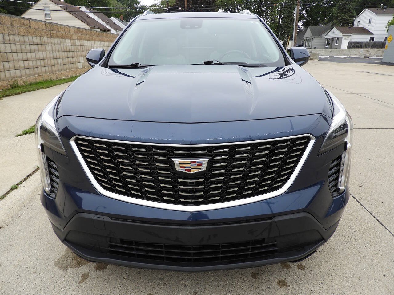 Used 2020 Cadillac XT4 Luxury w/ Cold Weather Package AWD/4WD image 3