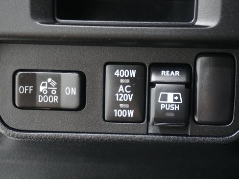 Used 2017 Toyota Tacoma TRD Off-Road w/ Tow Package (A/T) image 22