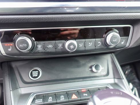 Used 2025 Audi Q3 2.0T Premium w/ Convenience Package image 17