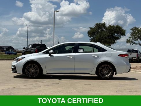 Certified 2025 Toyota Corolla SE w/ SE Premium Package FWD image 4