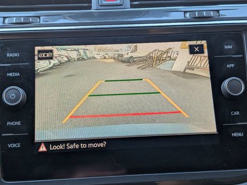 Used 2021 Volkswagen Tiguan SEL FWD image 24