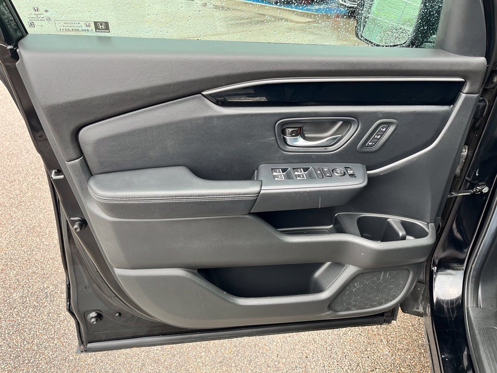 Used 2025 Honda Pilot EX-L image 11