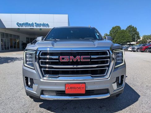 Used 2024 GMC Yukon SLT AWD/4WD image 3
