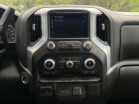 Used 2022 GMC Sierra 2500 SLE w/ SLE Value Package; AWD/4WD image 18