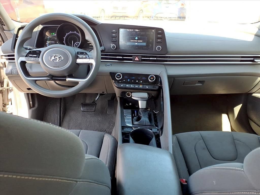 Used 2023 Hyundai Elantra Blue FWD image 5
