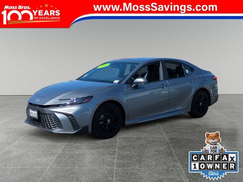 Used 2025 Toyota Camry SE image 1