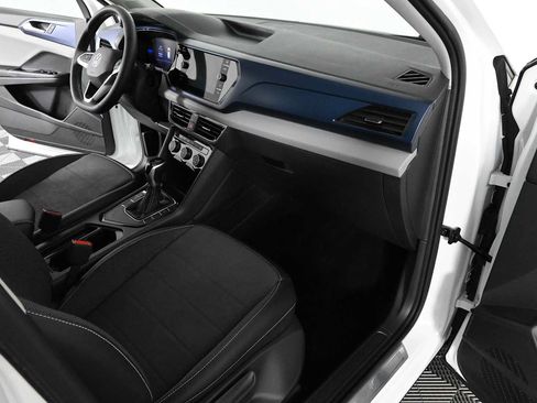 Certified 2023 Volkswagen Taos SE w/ Panoramic Sunroof Package FWD image 9