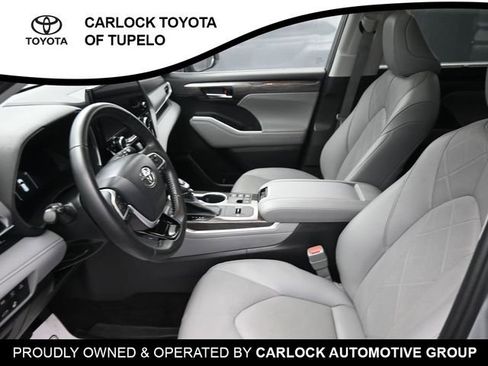 Used 2023 Toyota Highlander Platinum image 10