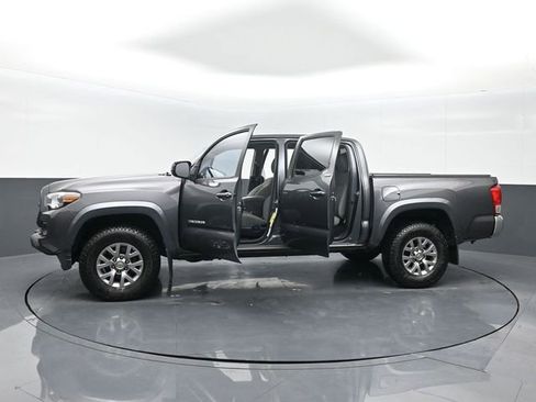Used 2017 Toyota Tacoma SR5 image 28