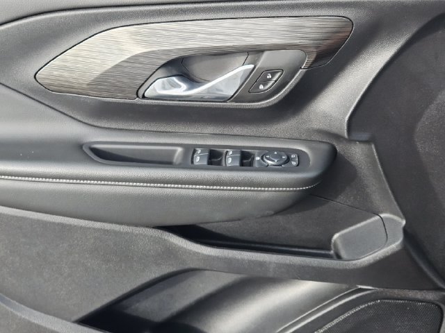Used 2024 GMC Terrain SLE FWD image 23
