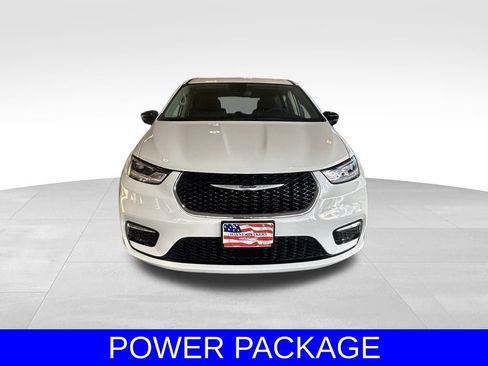 Used 2024 Chrysler Pacifica Touring-L image 9