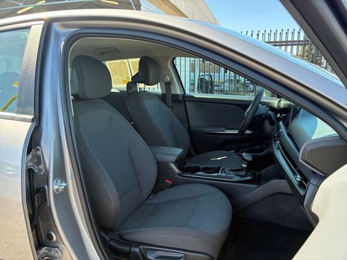 Used 2025 Kia K4 FWD image 35