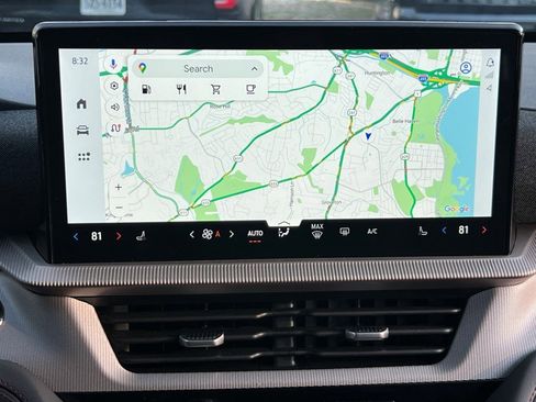 Used 2025 Ford Explorer Active image 24