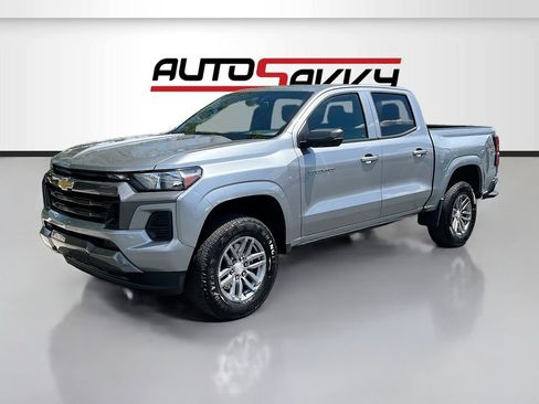 Used 2025 Chevrolet Colorado LT w/ Advanced Trailering Package AWD/4WD image 3