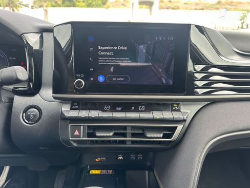 Used 2025 Toyota Camry LE image 21