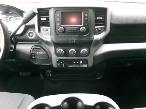 Used 2024 RAM 2500 Tradesman w/ Chrome Appearance Group AWD/4WD image 15