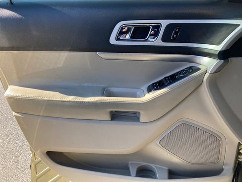 Used 2013 Ford Explorer XLT image 13