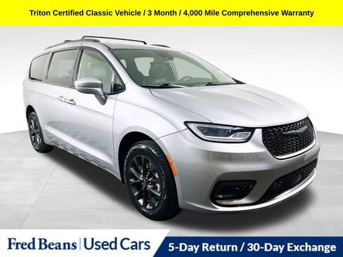 Used 2021 Chrysler Pacifica Touring-L w/ S Appearance Package image 1