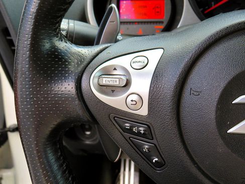 Used 2016 Nissan 370Z Touring image 19