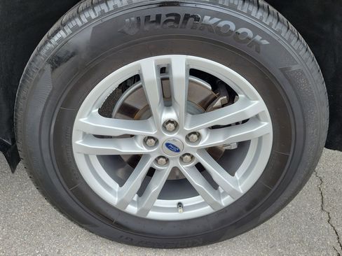 Used 2024 Ford Explorer XLT RWD image 30