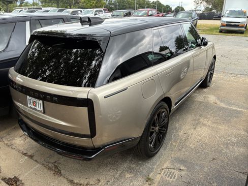 Used 2025 Land Rover Range Rover Long Wheelbase SE AWD/4WD image 8