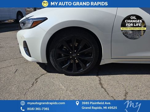 Used 2023 Nissan Maxima SR w/ Sport Mat Group image 29