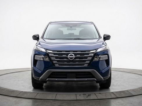 Used 2025 Nissan Rogue SV AWD/4WD image 2