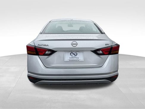 Used 2024 Nissan Altima 2.5 SV image 6