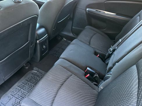 Used 2019 Dodge Journey SE w/ Premium Group FWD image 4