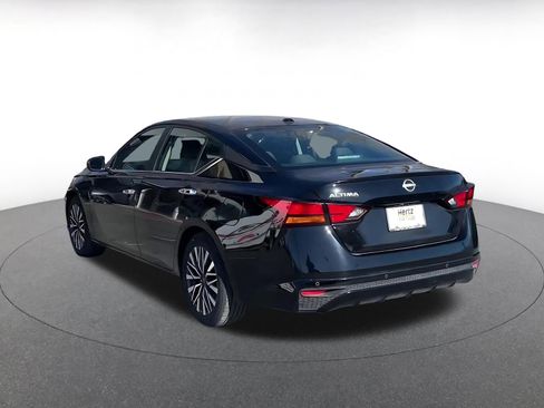 Used 2025 Nissan Altima 2.5 SV image 11