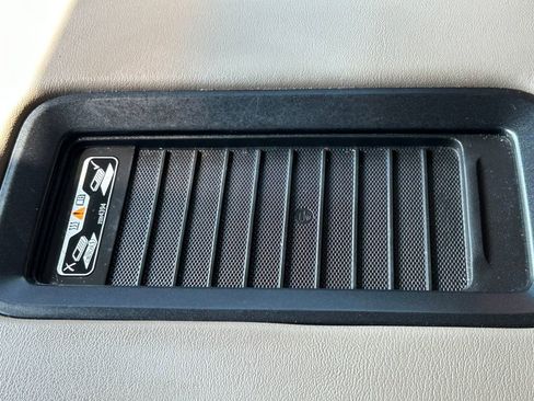 Used 2017 GMC Yukon SLT w/ Premium Edition image 36