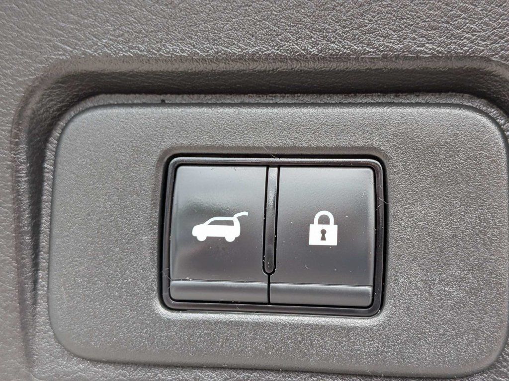 Used 2025 Nissan Rogue SV AWD/4WD image 20