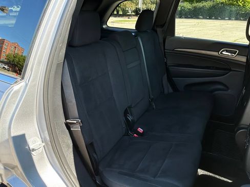 Used 2017 Jeep Grand Cherokee Laredo AWD/4WD image 36