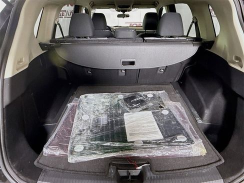 Used 2023 Nissan Rogue SV image 27