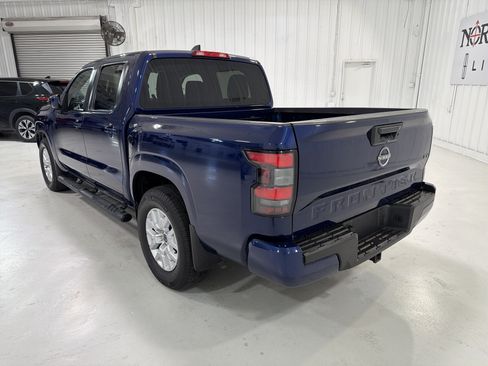 Used 2023 Nissan Frontier SV w/ Tow Package RWD image 3