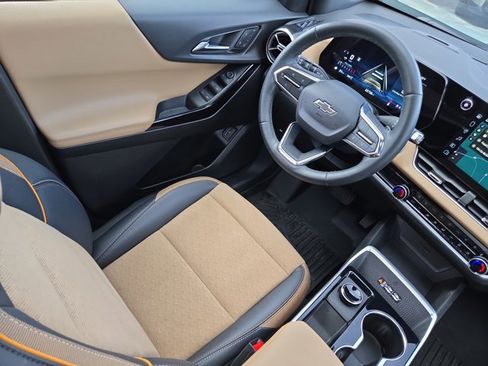 Used 2025 Chevrolet Equinox ACTIV w/ Safety and Technology Package image 17