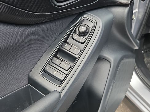 Used 2019 Subaru Crosstrek 2.0i Premium AWD/4WD image 12