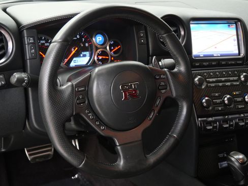 Used 2015 Nissan GT-R Premium AWD/4WD image 15