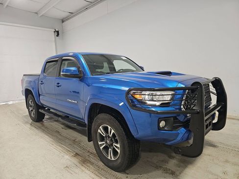 Used 2018 Toyota Tacoma TRD Sport w/ Technology Package image 1