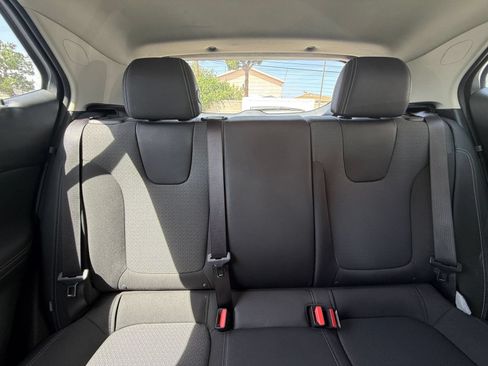 Used 2025 Buick Encore GX Preferred AWD/4WD image 34