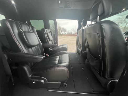 Used 2017 Dodge Grand Caravan GT image 11