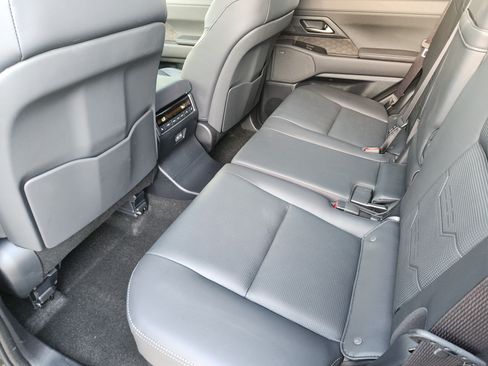 Used 2025 Lexus GX 550 w/ Accessory Package (2T) AWD/4WD image 30