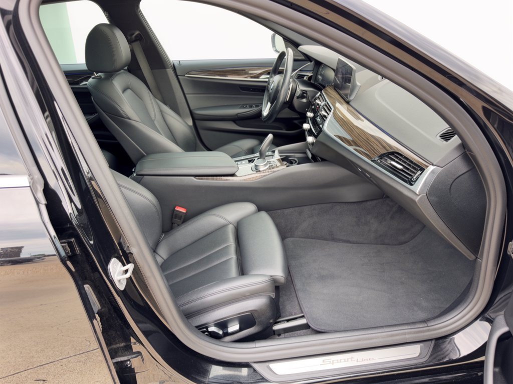 Used 2020 BMW 530i w/ Convenience Package RWD image 30